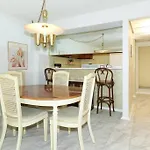 Heated Pool-Short Walk To Beach, Free Trolley Around Siesta Key!