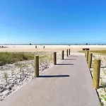 Heated Pool-Short Walk To Beach, Free Trolley Around Siesta Key!