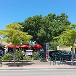 Siesta Cool: Only Minutes Walk To Siesta Beach!
