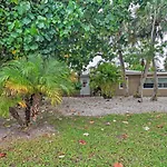 Retreat Half-Mile To Beachandsiesta Key Village