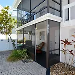 Canal 309 - Right In Siesta Key Village!