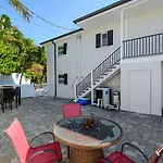 Canal 315 - Right In Siesta Key Village!