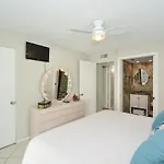 Canal 313 - Right In Siesta Key Village!