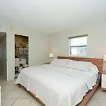 Canal 315 - Right In Siesta Key Village!