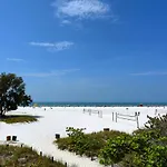 Canal 313 - Right In Siesta Key Village!