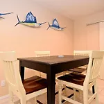 Crescent Street 1138 B, Walk To The Beach, Pool, 1 Bedroom, Pet Friendly