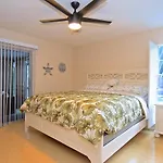Crescent Street 1138 B, Walk To The Beach, Pool, 1 Bedroom, Pet Friendly