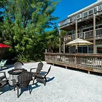 You Can\'T Get Closer To The Beach Than This Beachy 3 Bedroom Condo