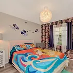 Jellyfish-Flamingo House, Amazing Location On Beach & Walk To Village