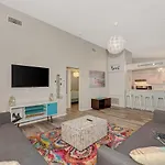 Pink Flamingo Unit, Steps To Beach, Siesta Key Village & Pet-Friendly