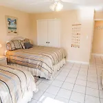Renovated 1 Bed / 1 Bath Condo On Siesta Beach!