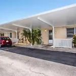 Updated 2 Bed / 1 Bath Villa On The Beach!
