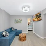 Walk To The Beach And Village - Hibiscus Villa