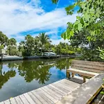 Walk To The Beach - Island Villa