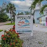 Walk To The Beach And Village - Hibiscus Villa