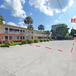 A Few Steps From The Beach With Community Pool