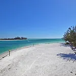 Beachside Vacation Rental Condo On Siesta Key With Pool Access