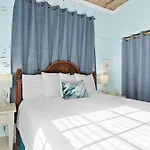 Parrot Beach Cottages Suite #2