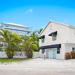 Parrot Beach Cottages Suite #2