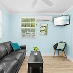 Parrot Beach Cottages Suite #2