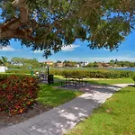 Two-Level, Heated Pool, Trolley To Beach & Village