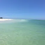 Oceanview, In Village, 20-Steps To Path Of Best Beach, Tiki-Bar, Free Bikes And Paddle-Boards!