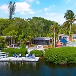Heron Lagoon, Dock, Pool, The Mermaid At Siesta Key Bungalows