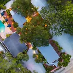 Heron Lagoon, Dock, Pool, The Mermaid At Siesta Key Bungalows