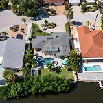 Luxe Siesta Key Home Pool Hot Tub Near Beach