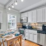 Palm Shade Cottage - 606A