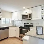 Stroll To Siesta Beach From Serene Condo +