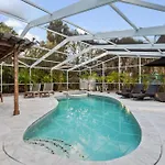 Siesta Key Oasis With Outdoor Pool And Screened Lanai!