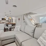 Siesta Key Oasis With Outdoor Pool And Screened Lanai!