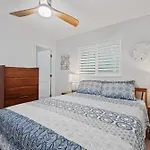 Siesta Key Oasis With Outdoor Pool And Screened Lanai!