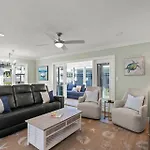 Crystal Sands & Seahorses Beach Villa