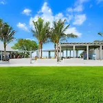 Avenida Sanctuary