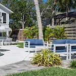 Luxury Getaway Steps From Beach Sleeps 10