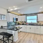 Siesta Heron Suites & Villas