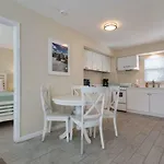 Fiddle Fig Cottage