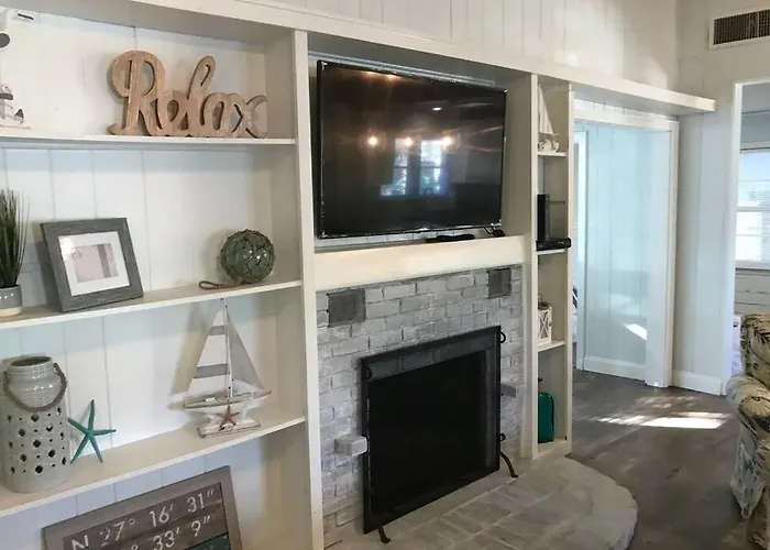 One-Of-A-Kindbeach, Village, Dock & Private Pool!
