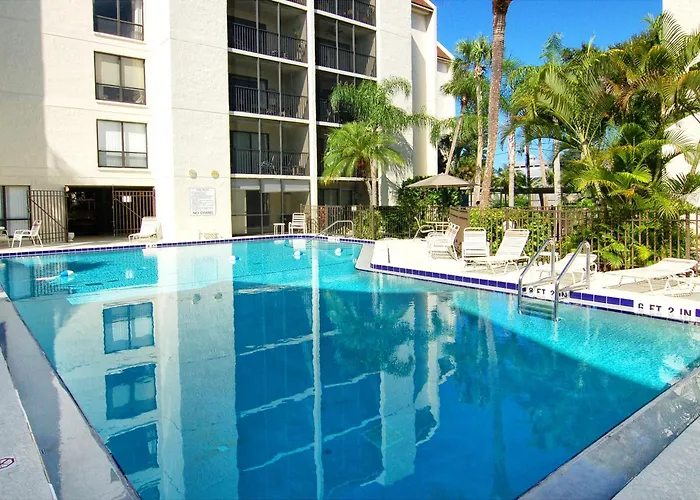 Two-Level, Heated Pool, Trolley To Beach & Village