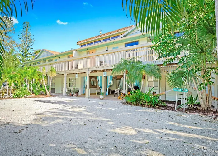 Newly Remodeled 8-Steps To Sand Path Of Beach!