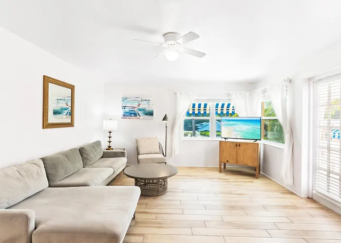 Heron Lagoon, Dock, Pool, The Mermaid At Siesta Key Bungalows