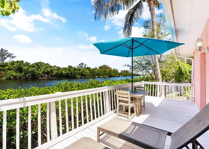 Heron Lagoon, Dock, Pool, The Ringling At Siesta Key Bungalows