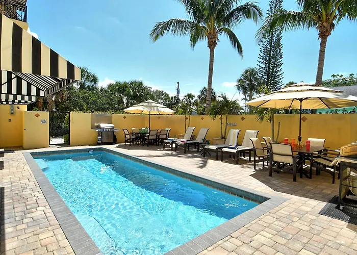 Monarch Villa - 5542 W