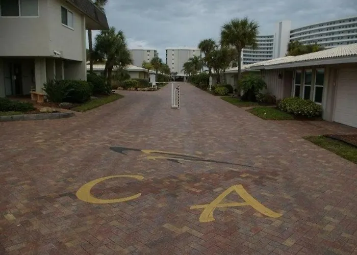 Beachfront Penthouse - Expansive Gulf View From Every Room! Wifi, Screened Lanai