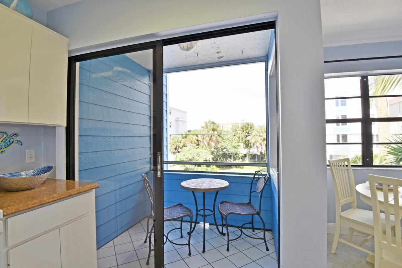 Front And Walking Distance To Village * Siesta Key
