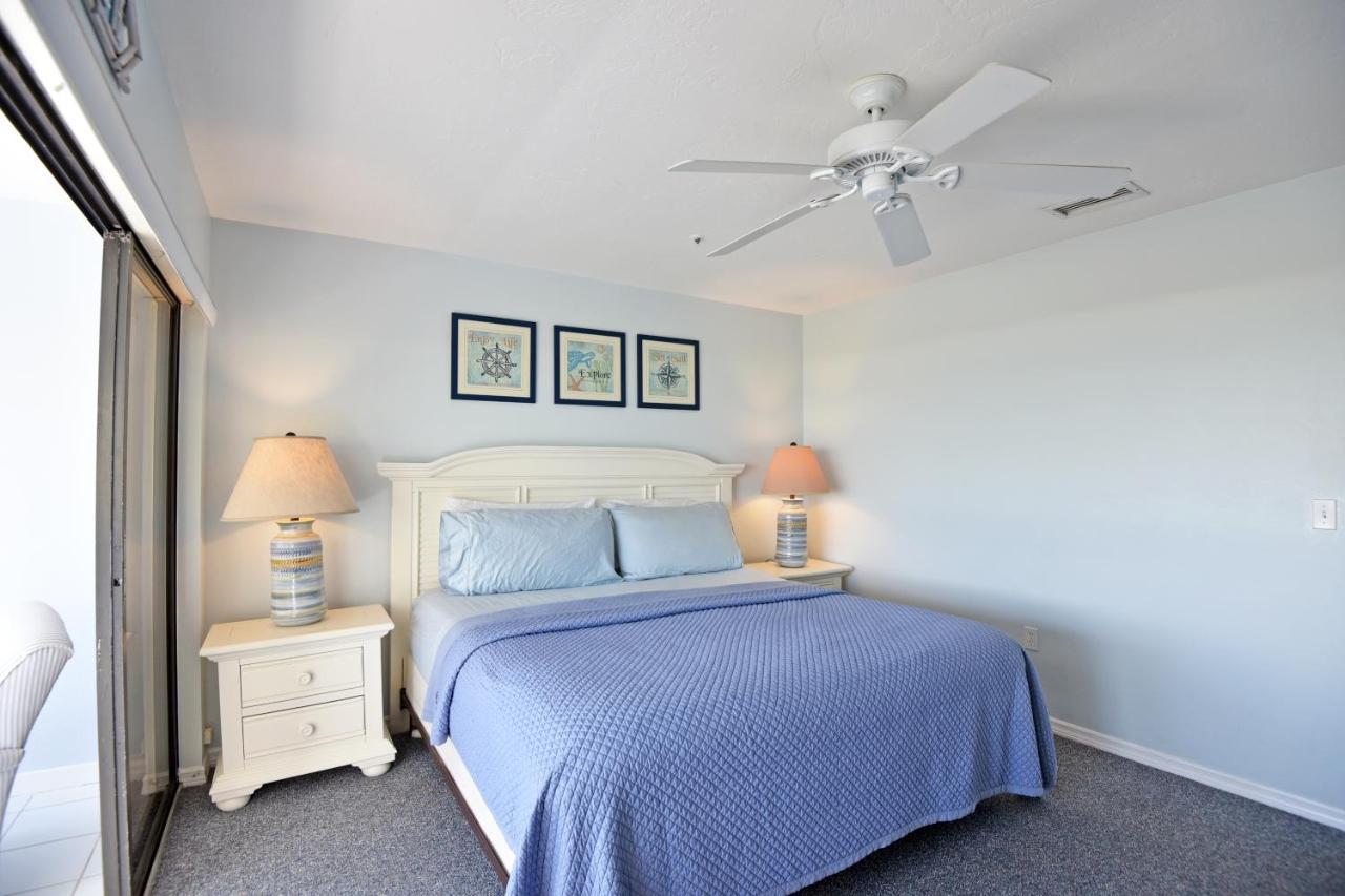 Front And Walking Distance To Village Siesta Key