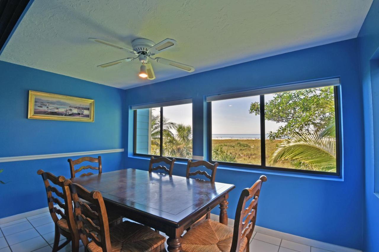 Holiday home On The Beach, Walk To Village, Watch The Sunsets From Balcony Siesta Key