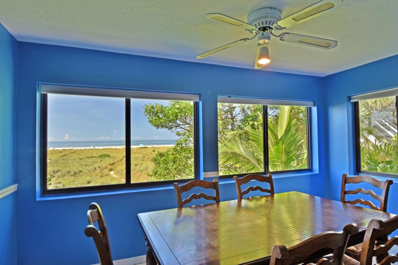 On The Beach, Walk To Village, Watch The Sunsets From Balcony Holiday home Siesta Key